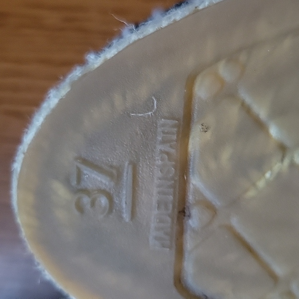 Chanel classic logo shoes size 7 - Picture 8 of 14